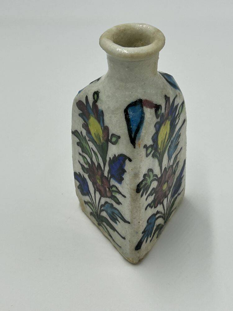 Trilobe enameled earthenware bottle, Persia, Iznik, 19th century