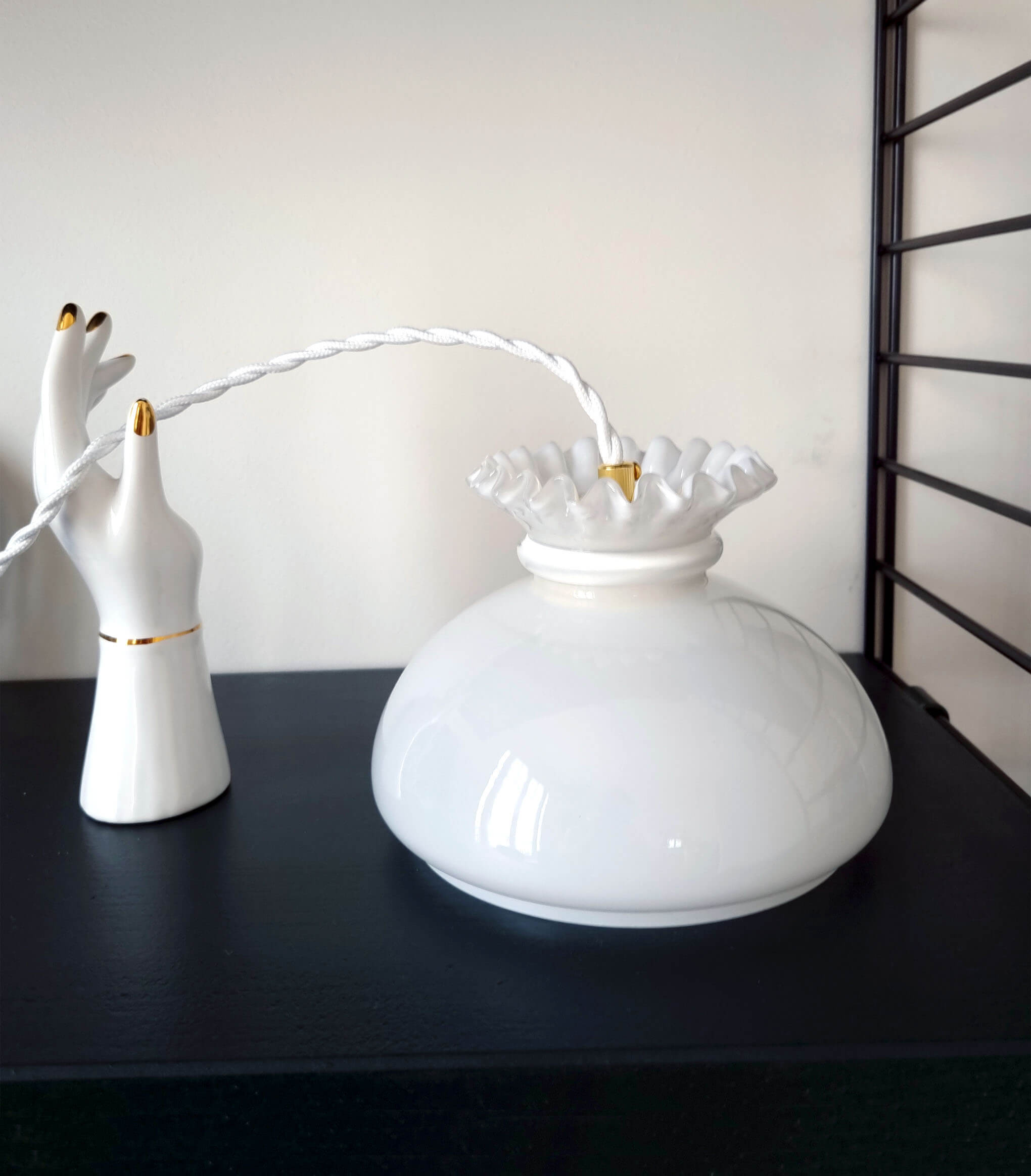 Opaline walking lamp