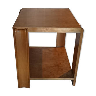 Round pedestal table