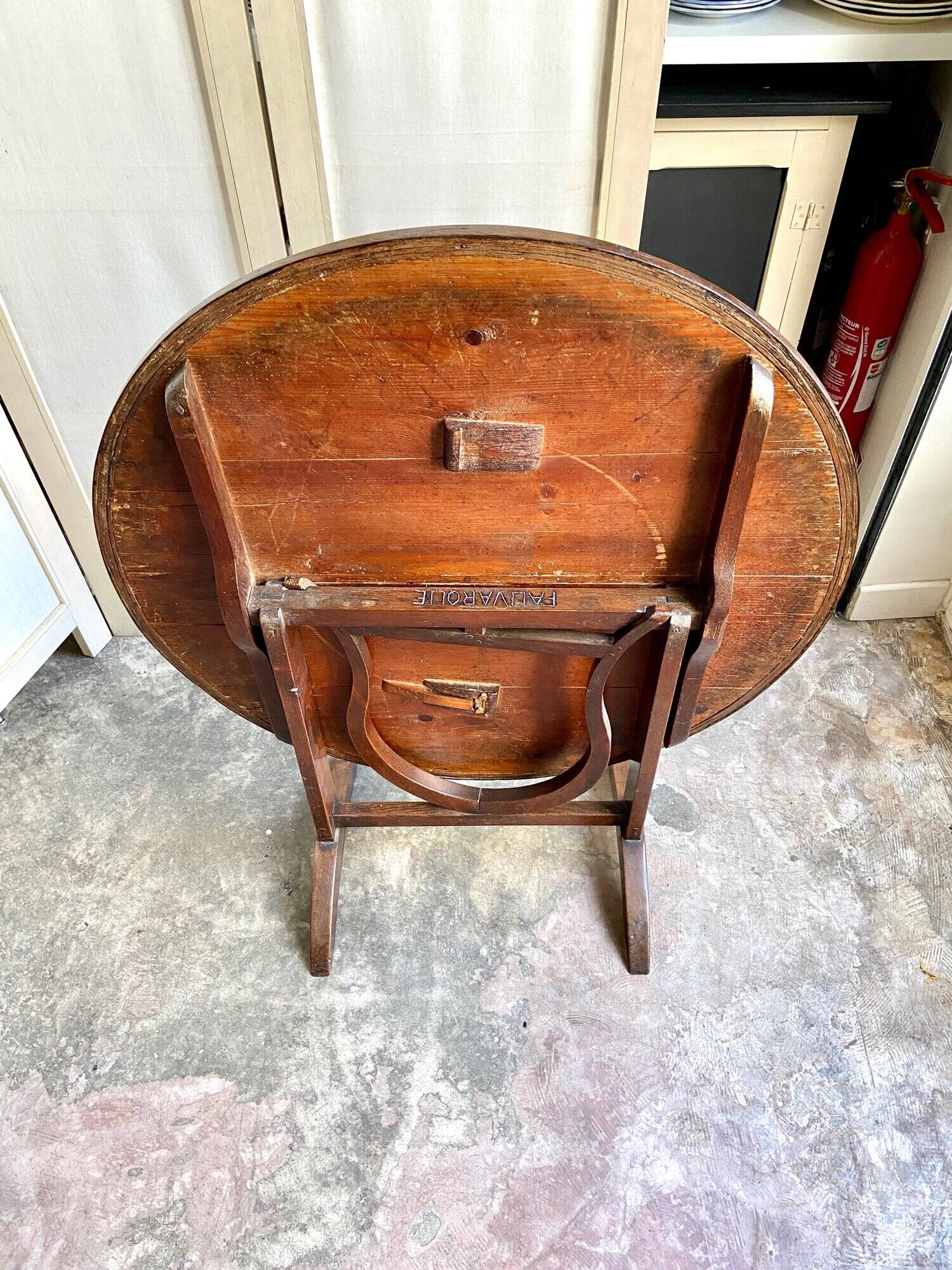 Harvestable winegrower's table in dark wood ⌀ 91 cm