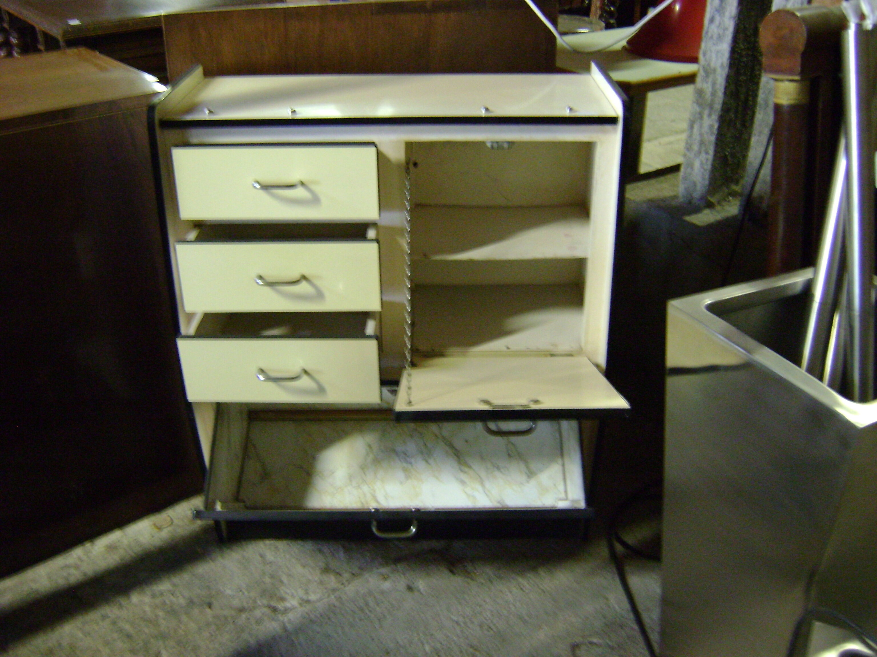 Formica kitchen Dresser