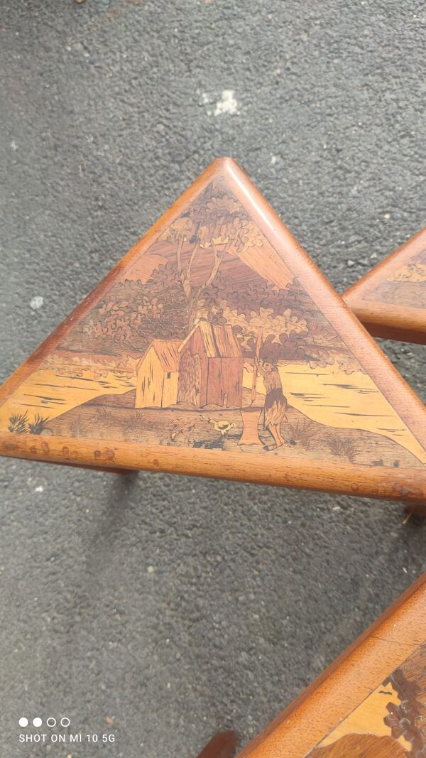 4 tables gigognes en palissandre massif et marqueterie asiatique