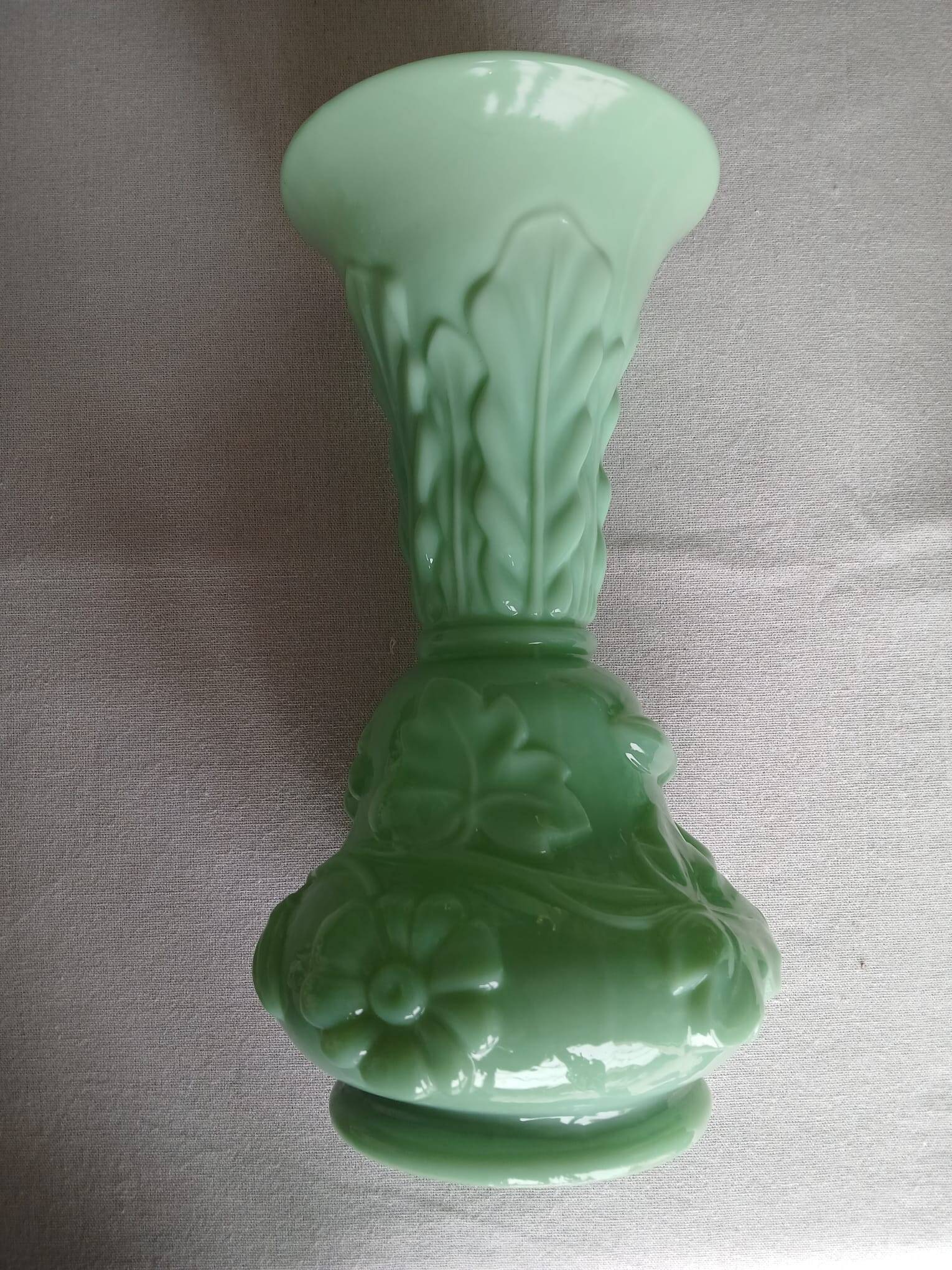 Set of 2 light green opaline glass vases SAINT LOUIS