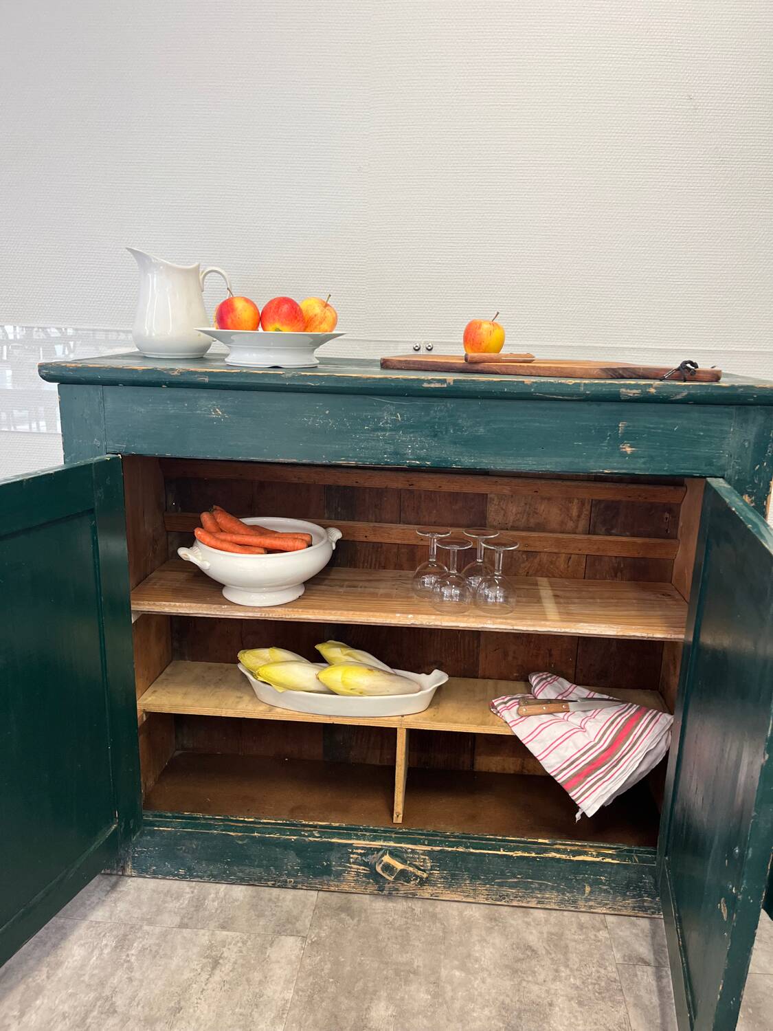 Ancien buffet parisien bois patiné / meuble de métier arct