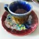 Tasses et soucoupes Morvan en céramique émaillée polychrome