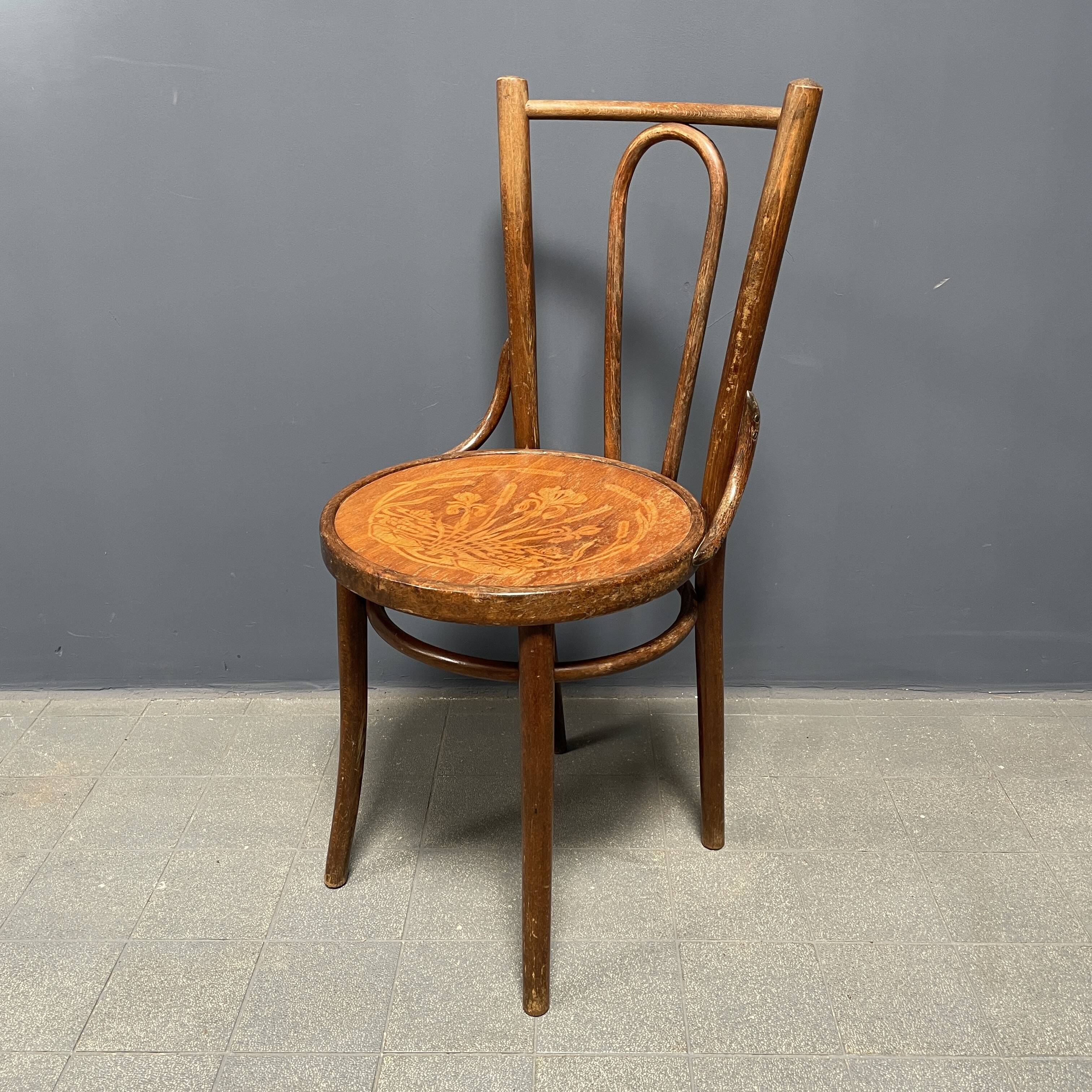 Set of 4 French Cafe Chairs with Graceful Seats