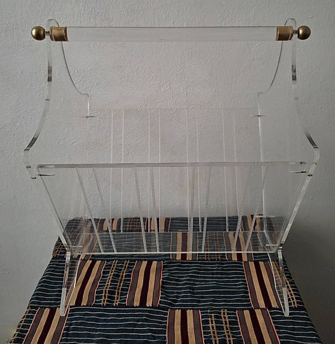 Mid century magazine rack in acrylic and brass, 1970s