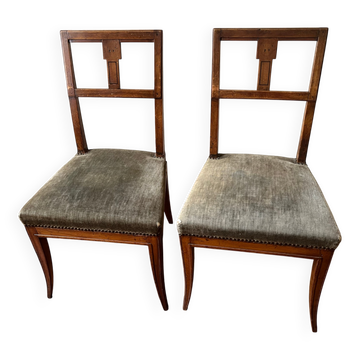 Pair of Directoire chairs in walnut, late 18th century.