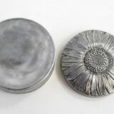 Marguerite round box, made of metal