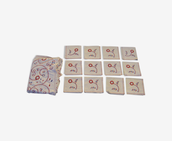 Nappe brodée et ses douze serviettes