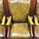 Ensemble de chaises présidentielles Chesterfield anglaises classiques.