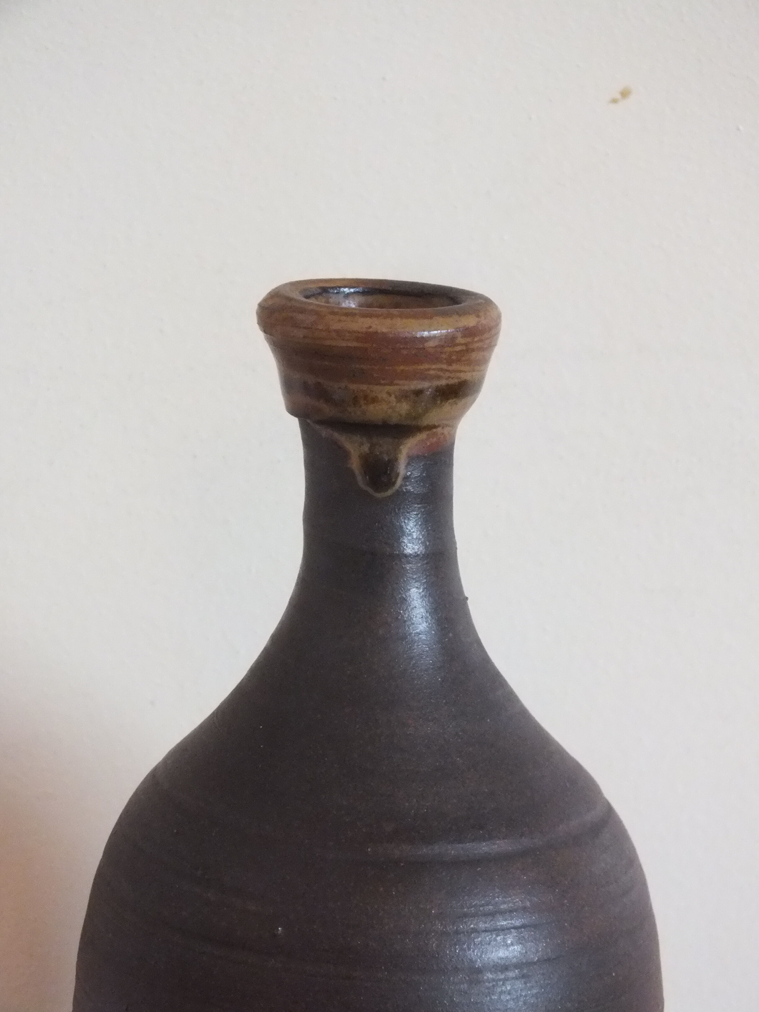 Bouteille en terre cuite goulot vernissé