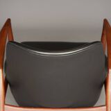 Fauteuil Seal en cuir et teck Ib Kofod-Larsen pour OPE, Suède, années 1960.