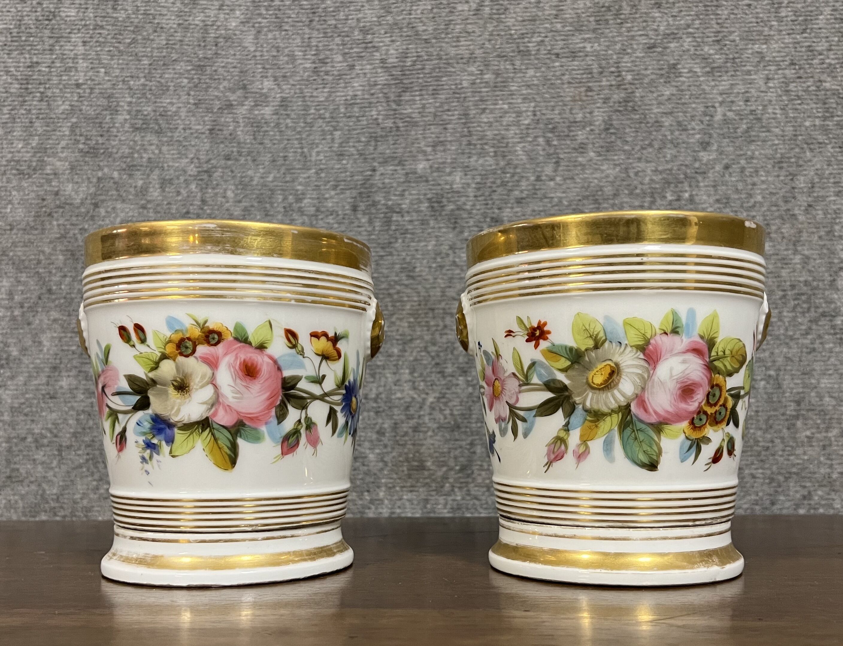 Pair of porcelain pot caches with a white background, Old Paris XIXeme