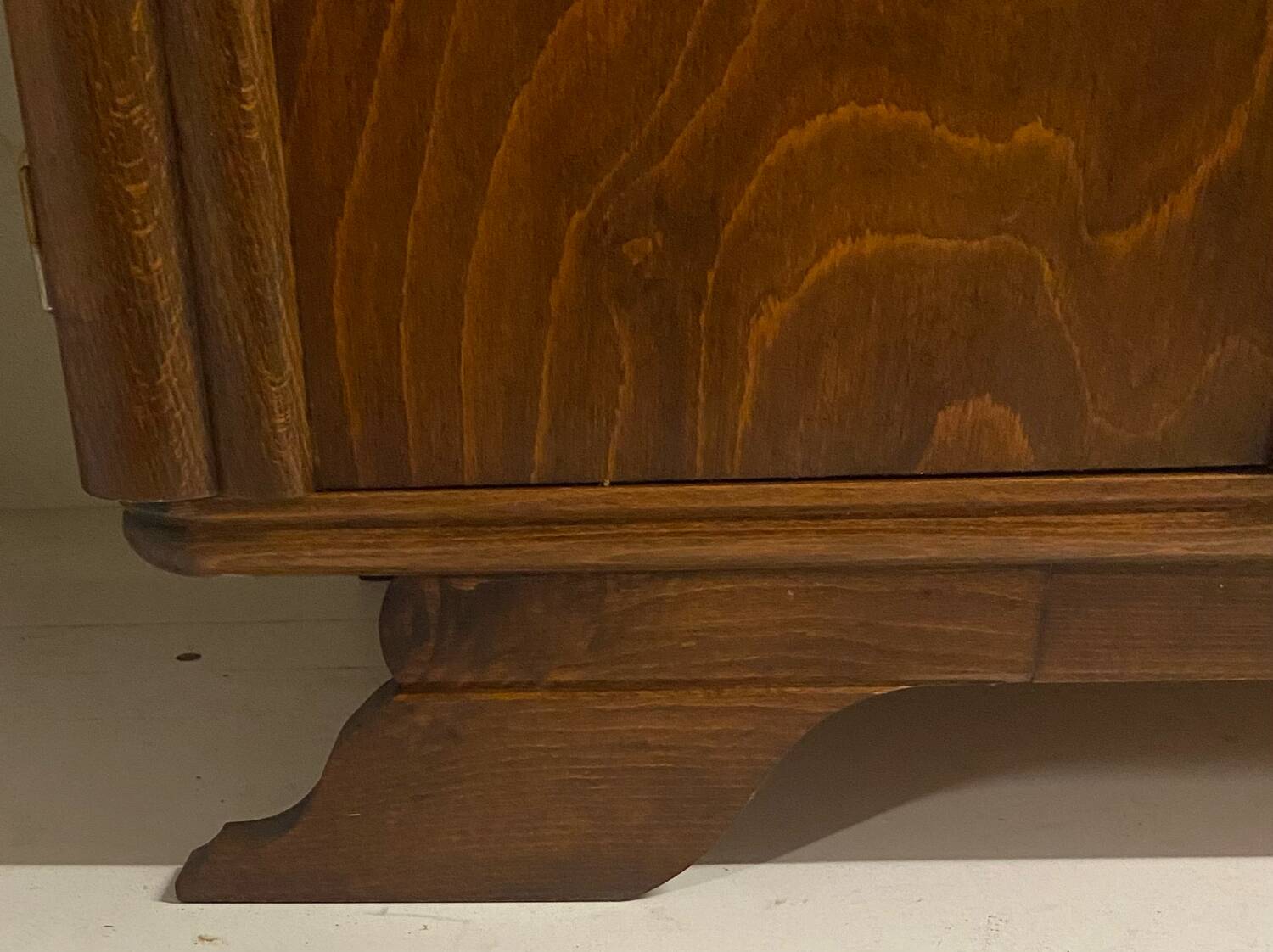 Vintage compass feet wardrobe from 1956