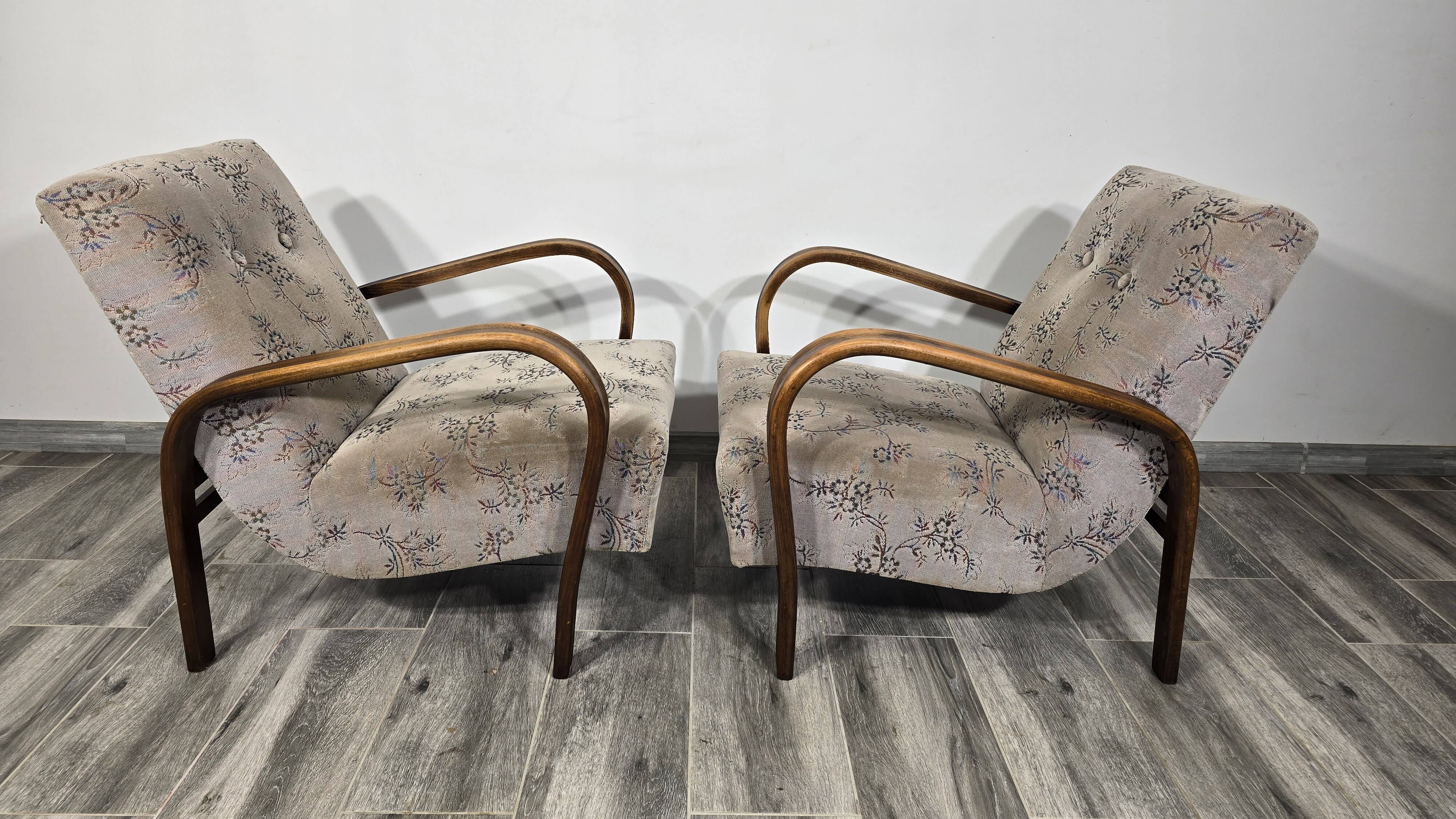 Paire de fauteuils par K. Kozelka et A. Kropacek