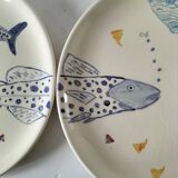 Set of two large ceramic plates – fish "head to tail" design