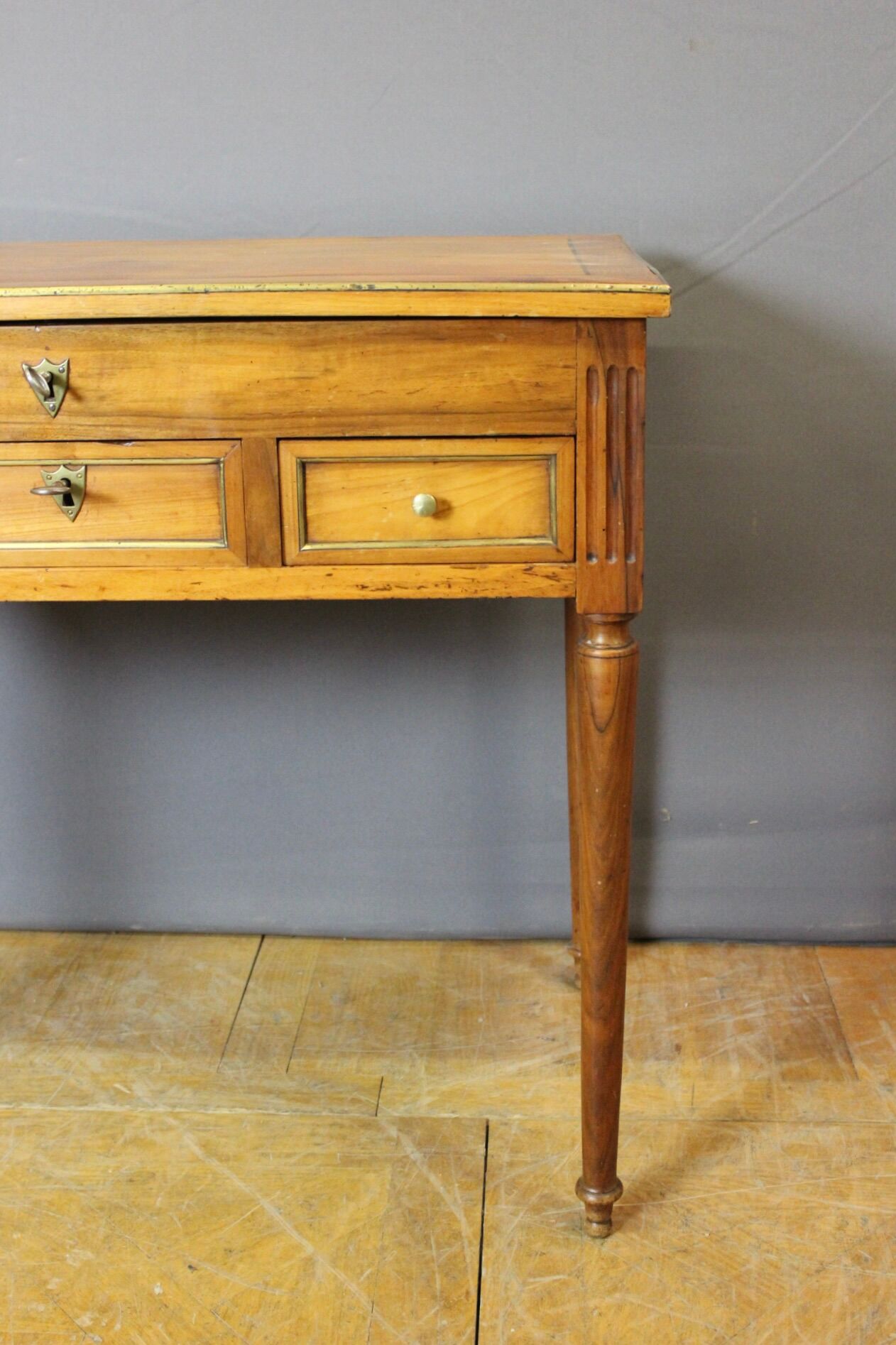 Coiffeuse d'homme en Merisier  , époque Directoire