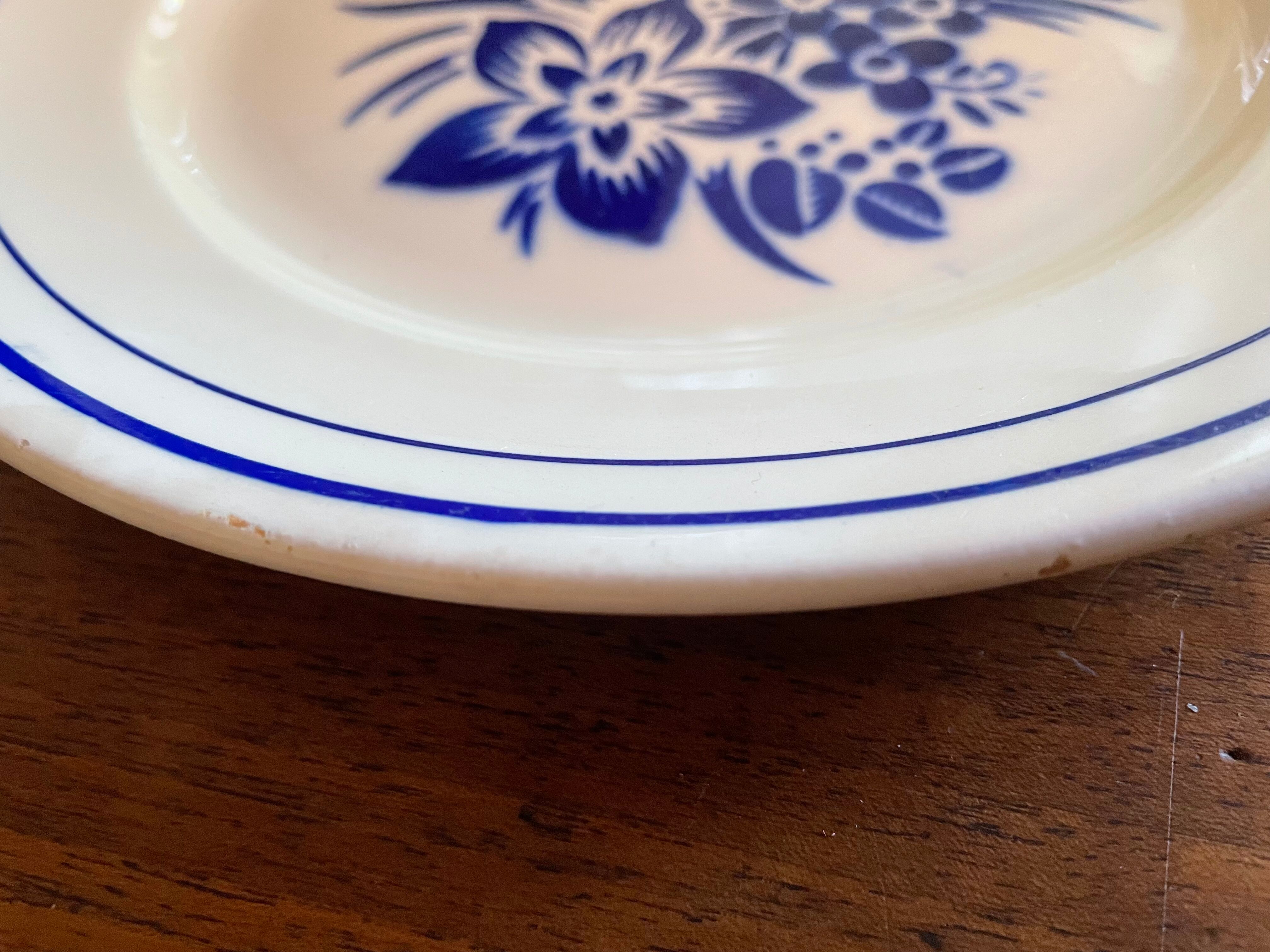 Set of 4 flat plates mismatched
