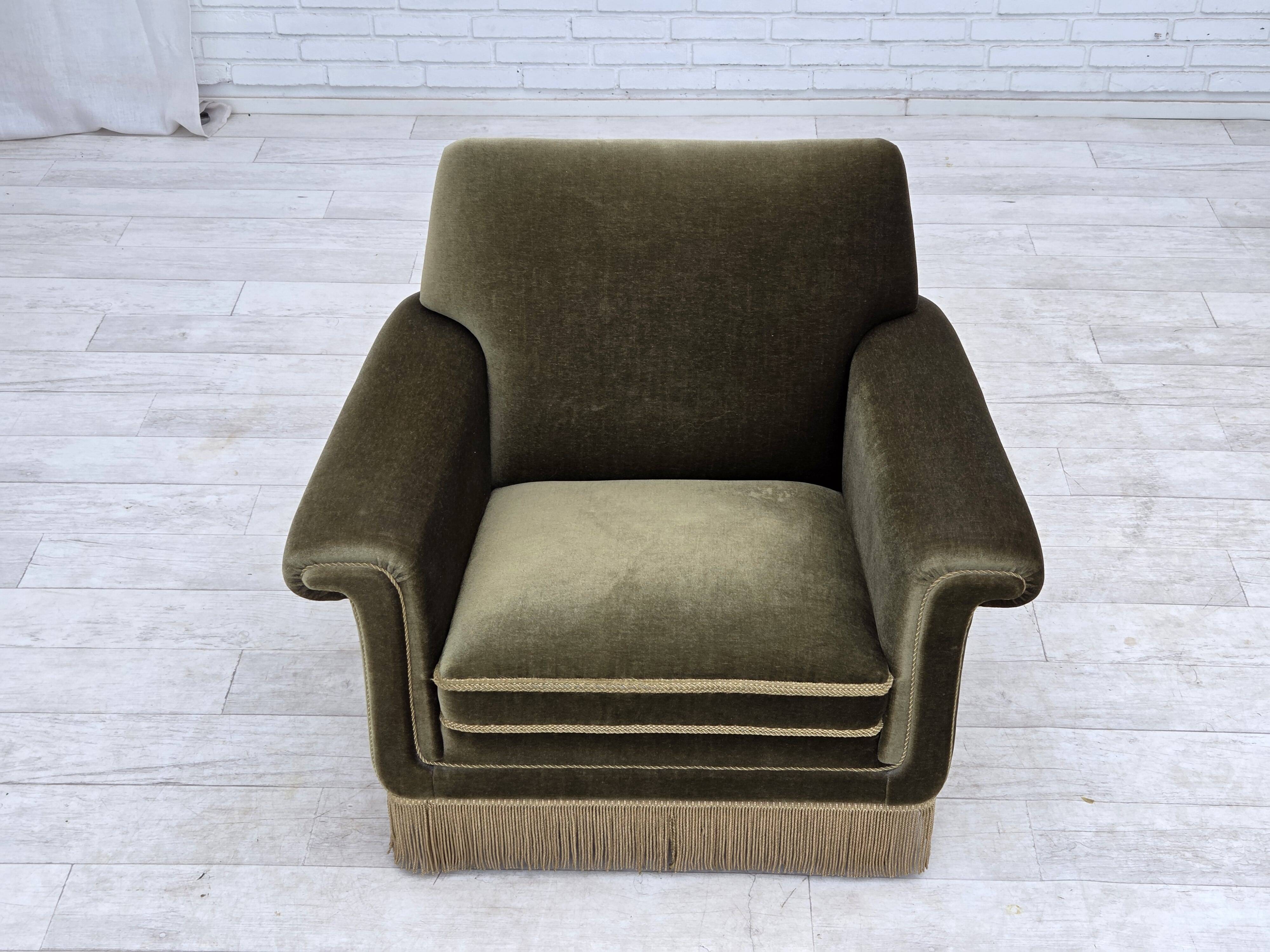 Fauteuil danois des années 1970, velours vert d'origine.
