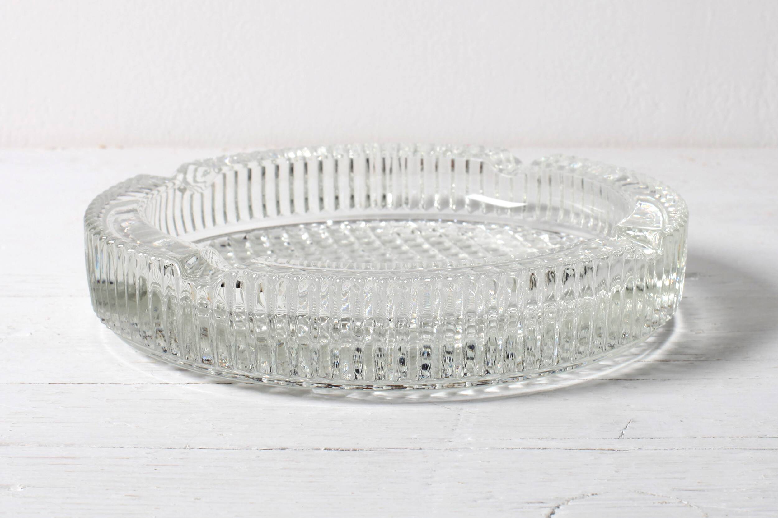 Crystal Glass Ashtray, Mid-Century Round Ashtray / Italy / 1960s