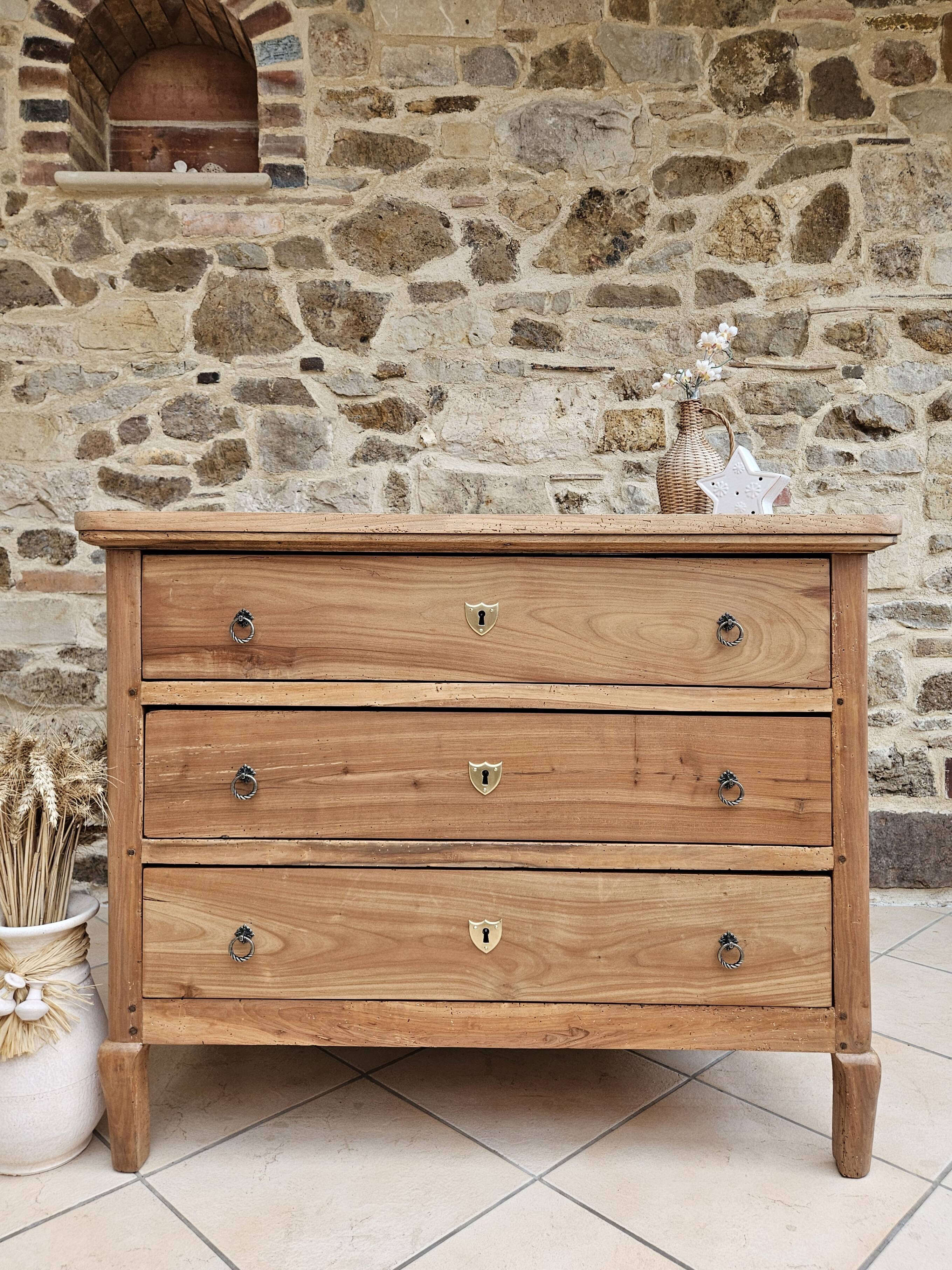 Antique chest of drawers