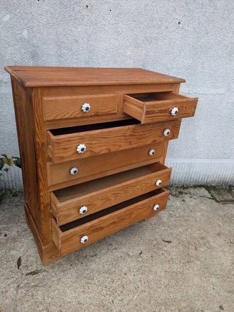 English commode with white handles