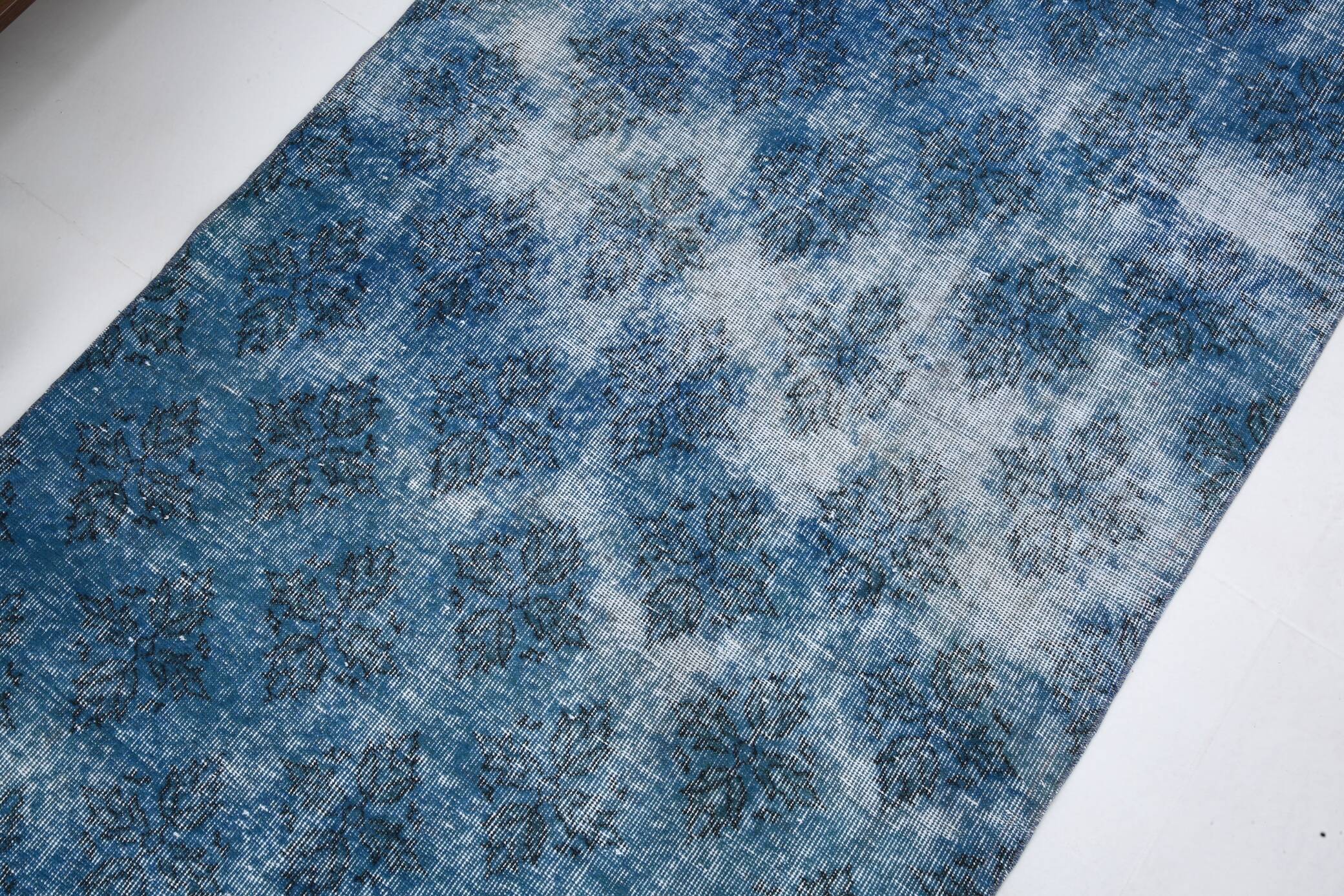4x7 Shades Of Blue Classic Vintage Rug, 112x205Cn