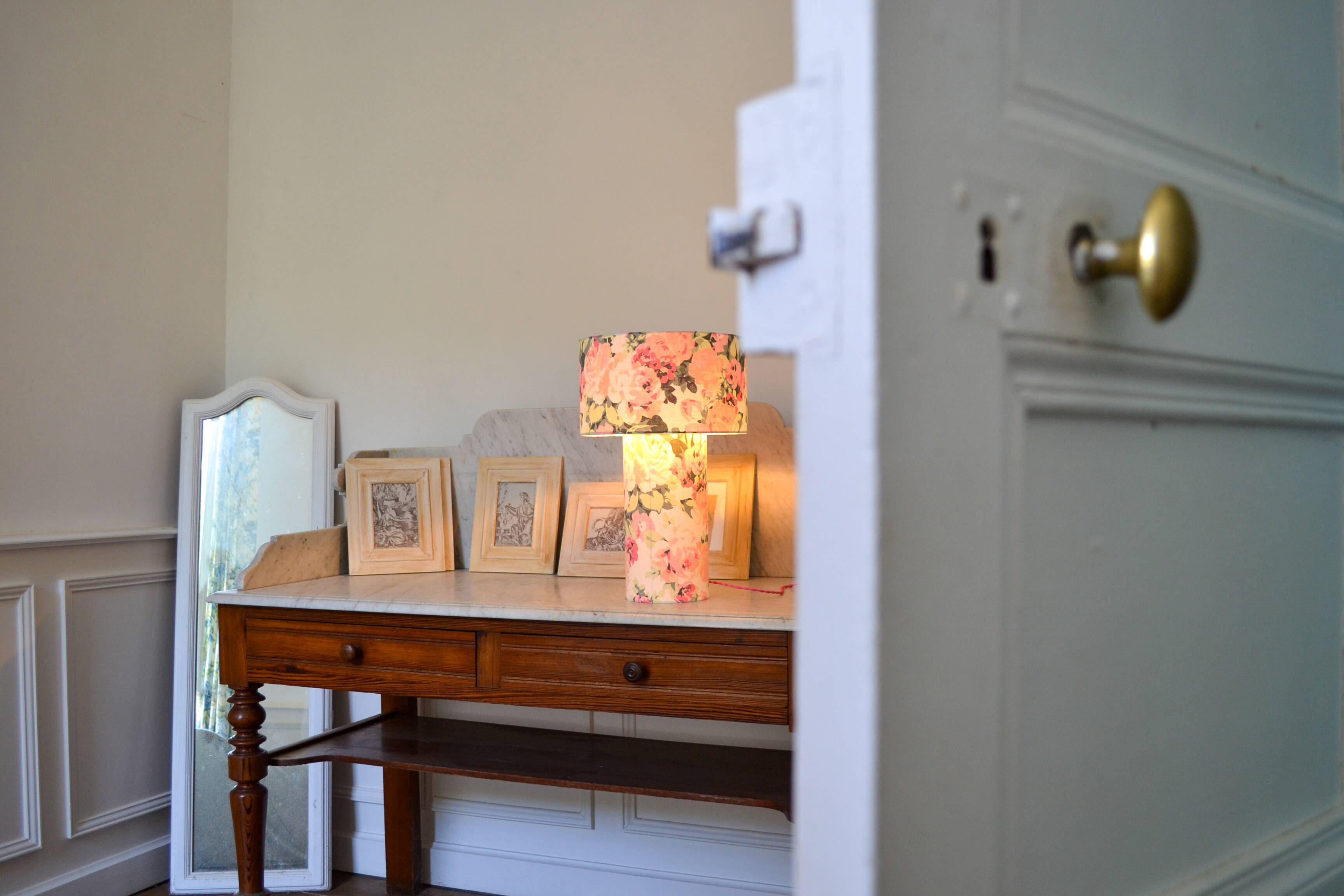 Floral fabric table lamp