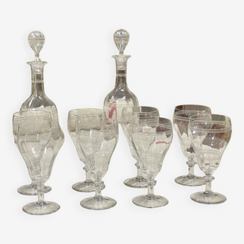 Crystal service from the early 20th century including 8 stemmed glasses and 2 carafes