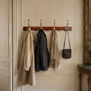 Patère en bois et laiton
