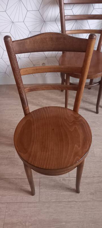 Lot de 4 chaises bistrot Baumann assises rondes.