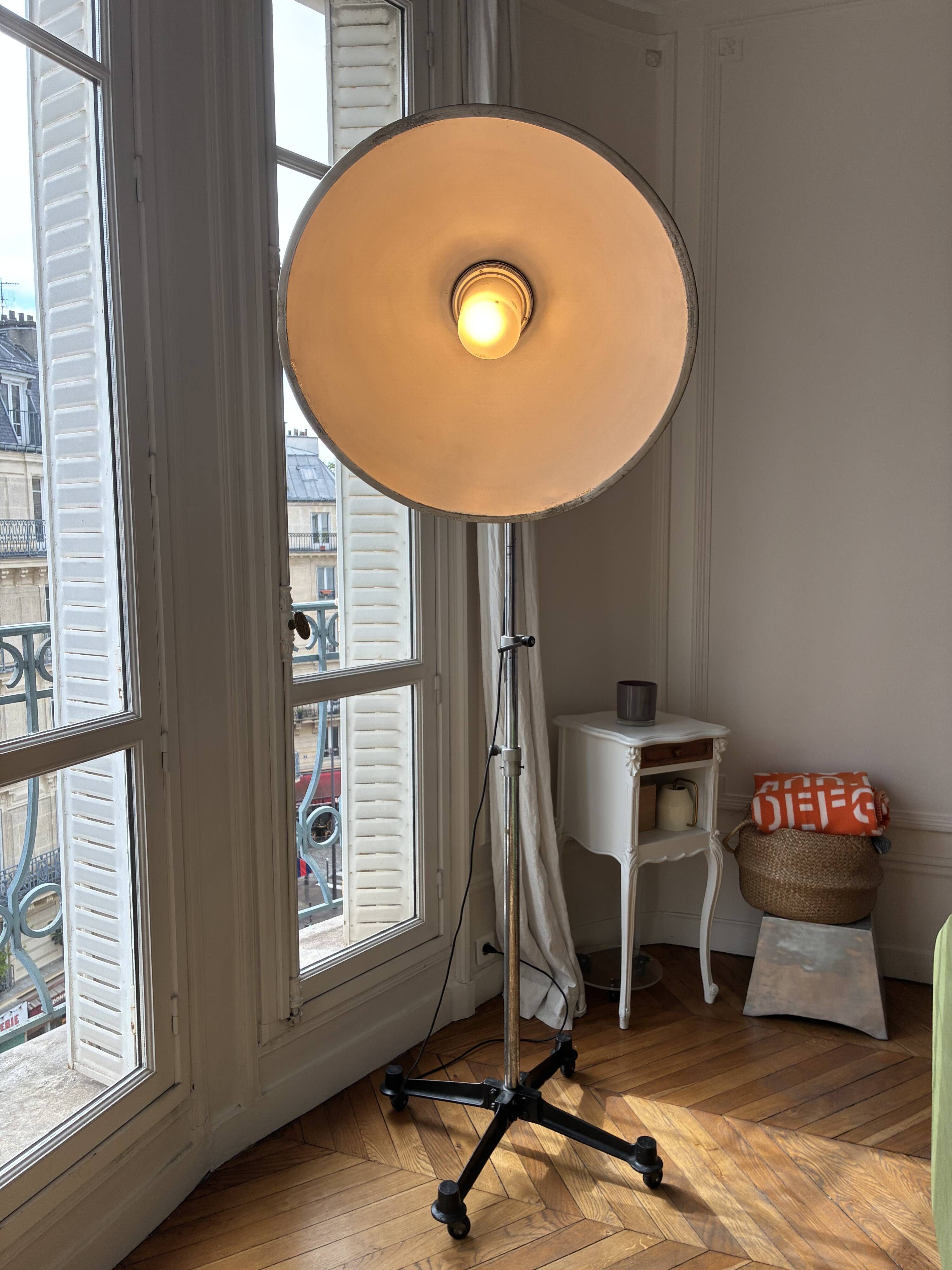 Vintage photographer lamp