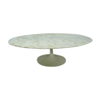 Oval dining table by Eero Saarinen for Knoll studio