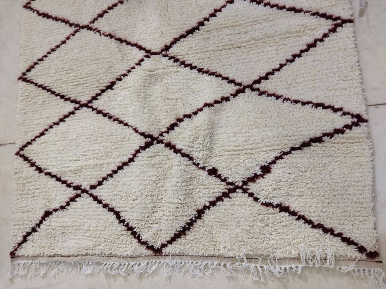 Handcrafted moroccan berber rug 178 x 152 cm