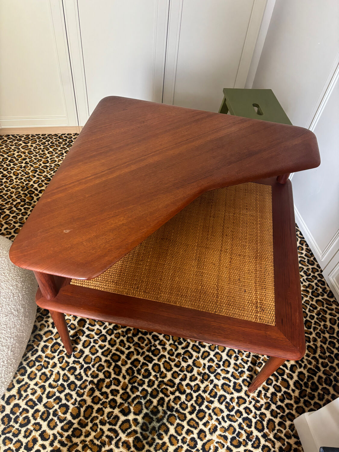 Scandinavian Minerva Table