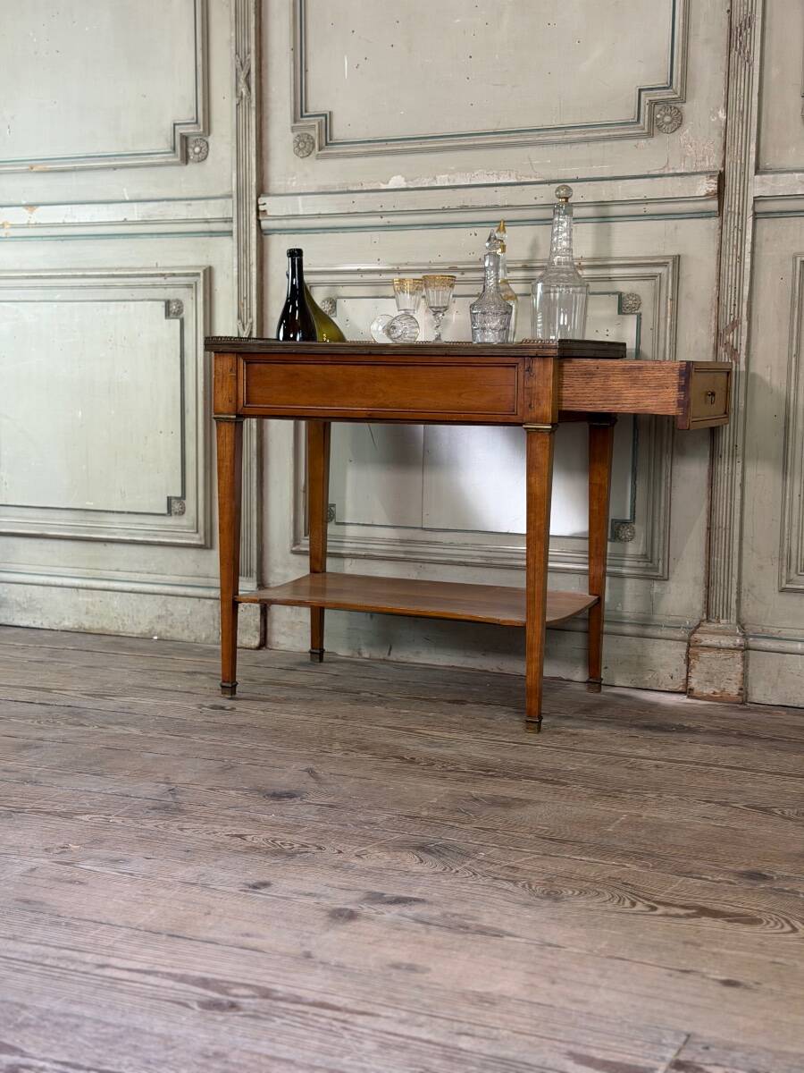 Louis XVI refreshment table in mahogany, brass and marble, 18th century.
