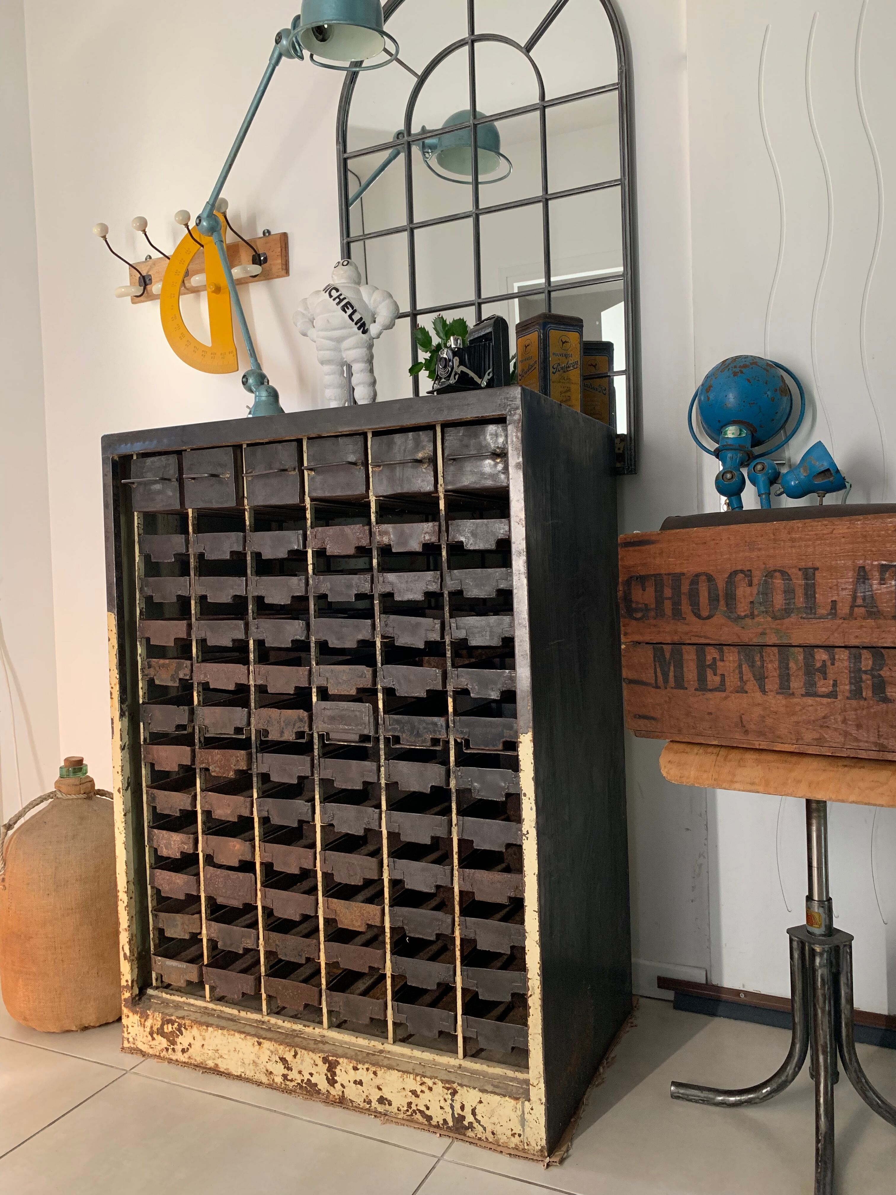 Industrial workshop furniture with metal drawers