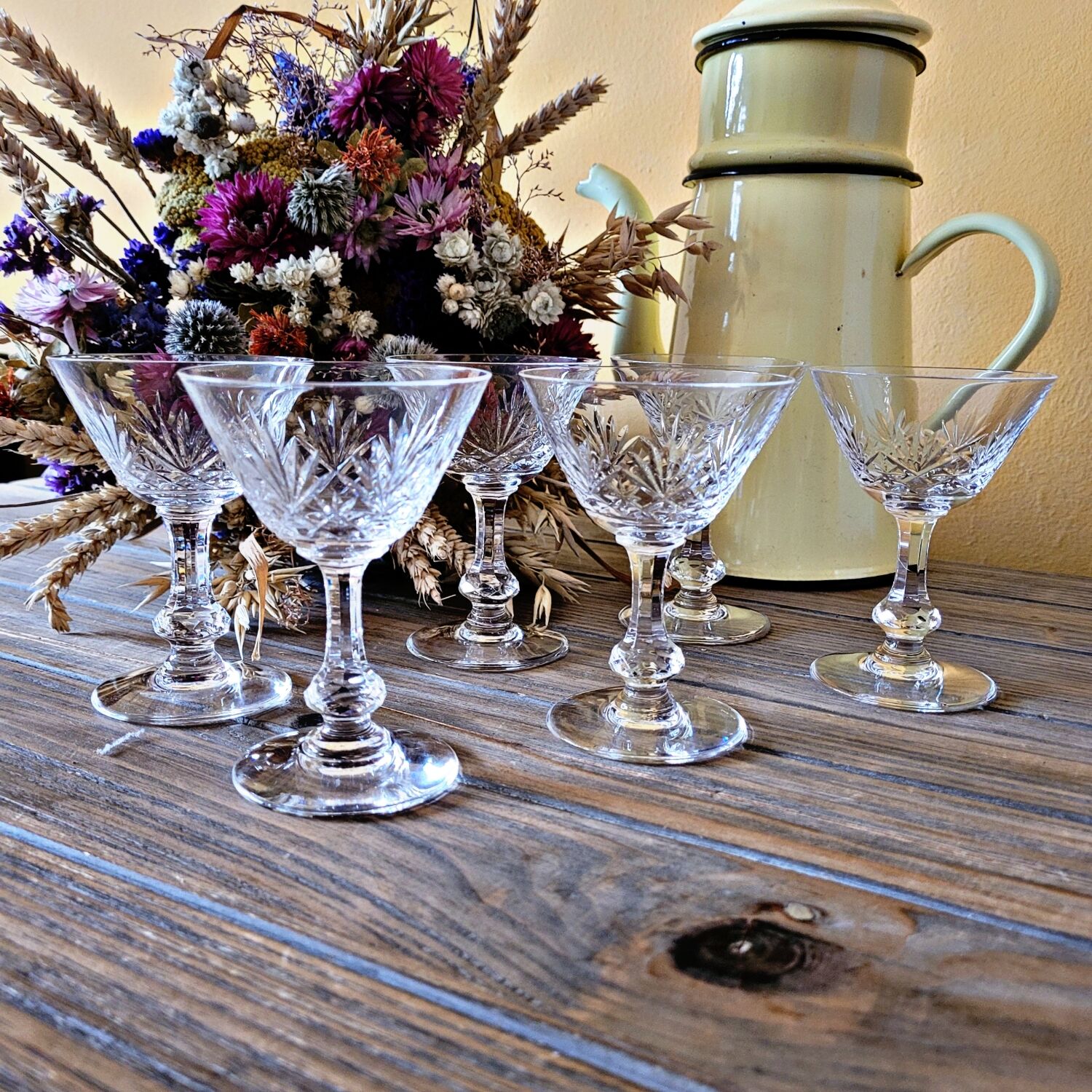 6 verres à pied en cristal ciselé