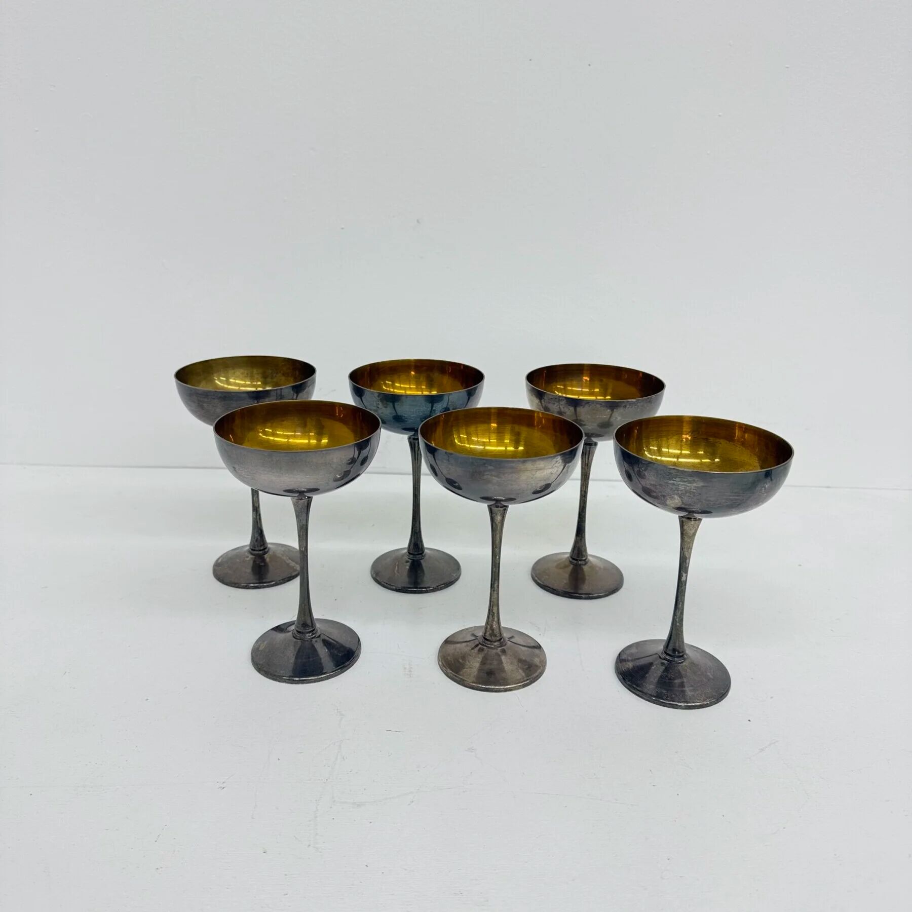 Ensemble de 6 coupes à champagne en laiton argenté, années 1970, Italie.