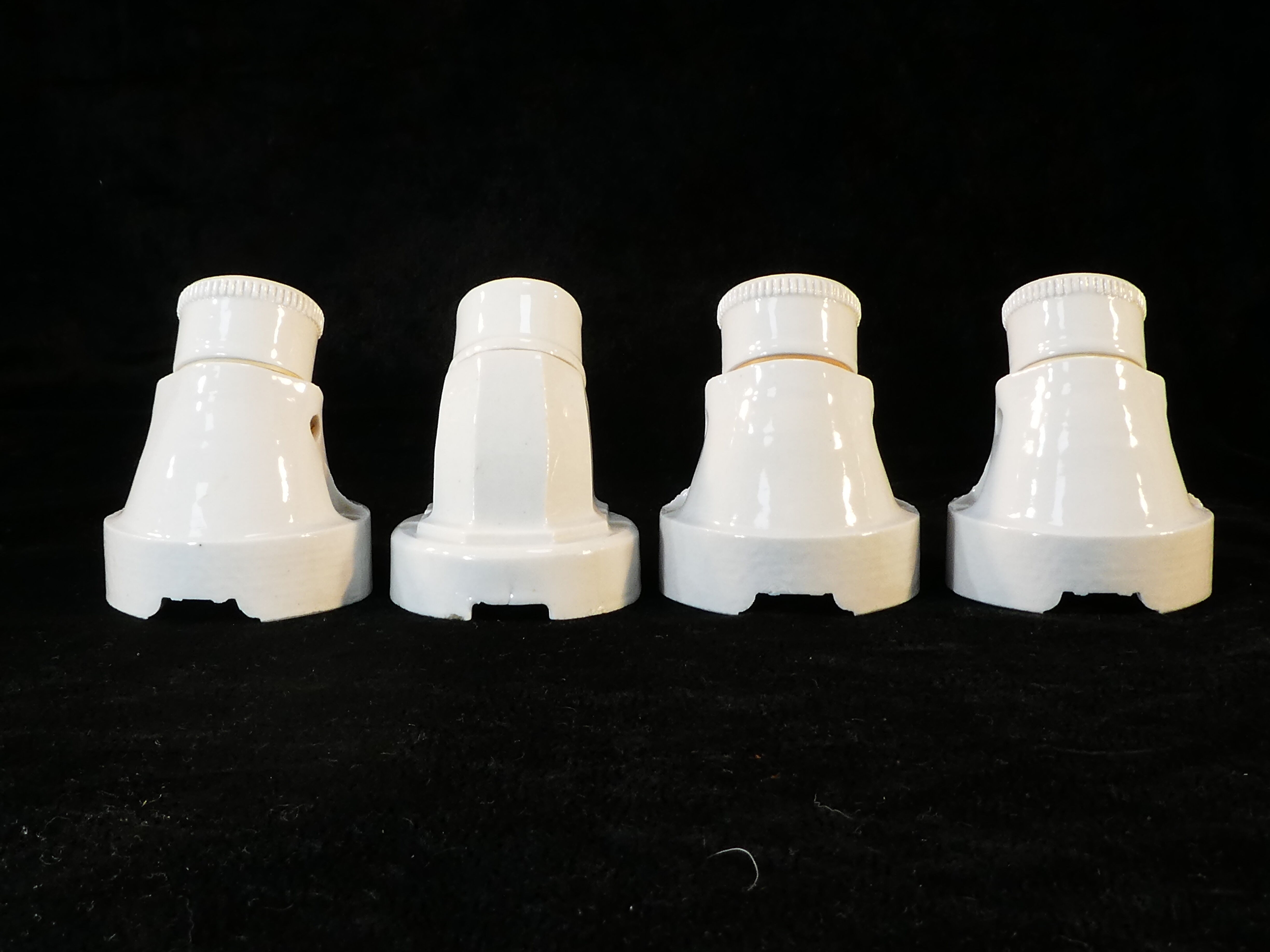 Lot de 4 appliques coudées en porcelaine art deco