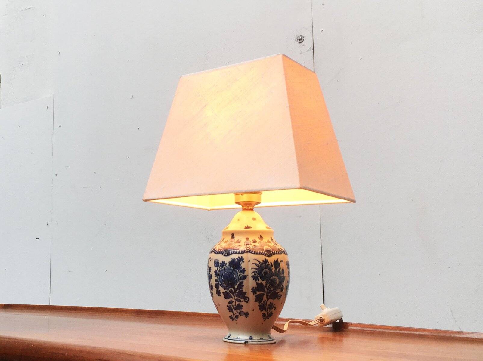 Vintage Dutch Delft blue table lamp by Zenith, Gouda