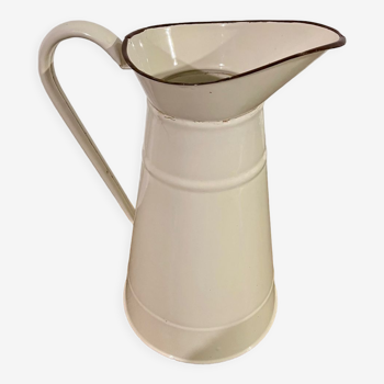 Enamelled sheet metal pitcher