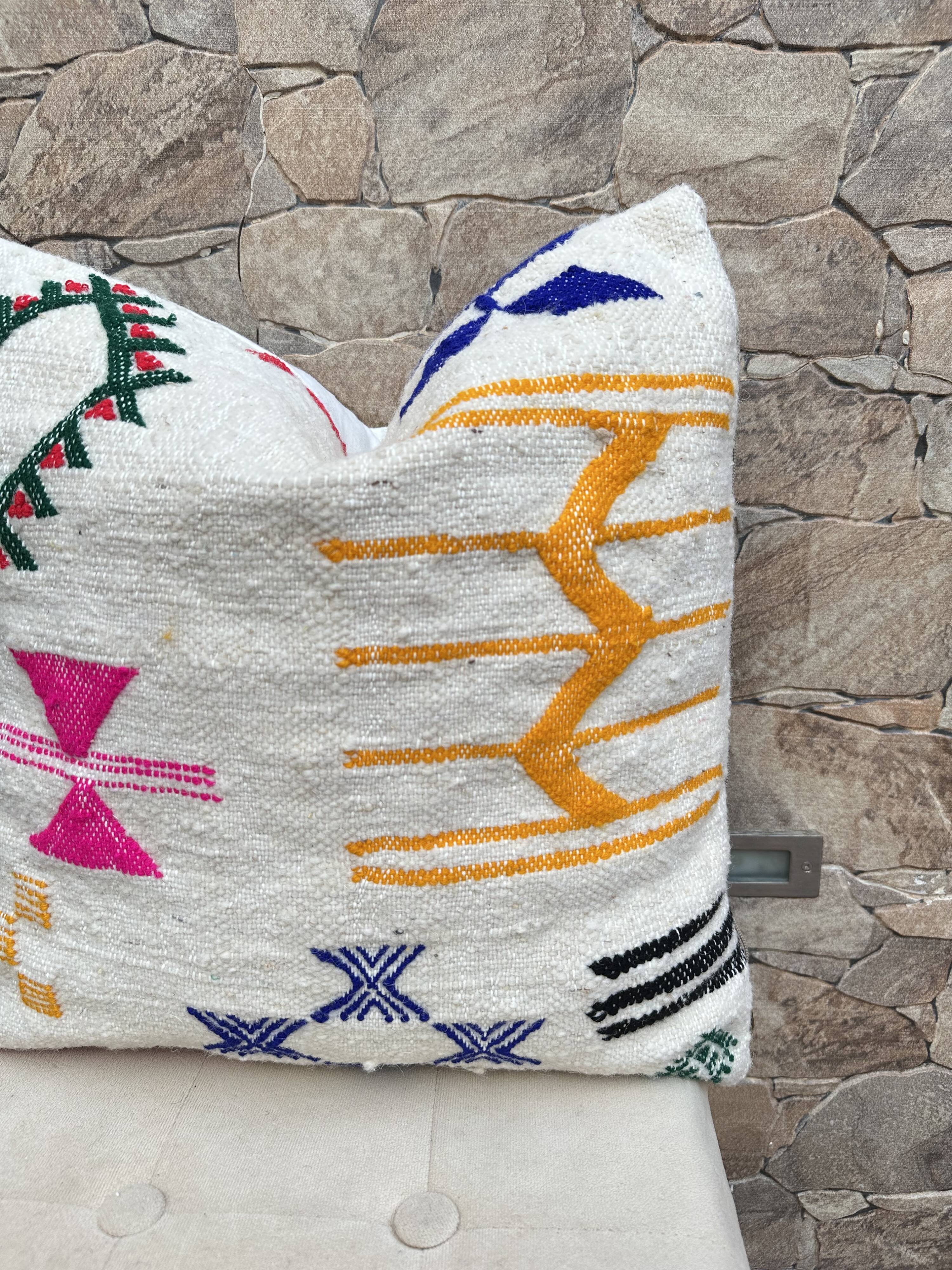 Coussin en laine berbère fait main : Coussin Kilim marocain (45x45cm)