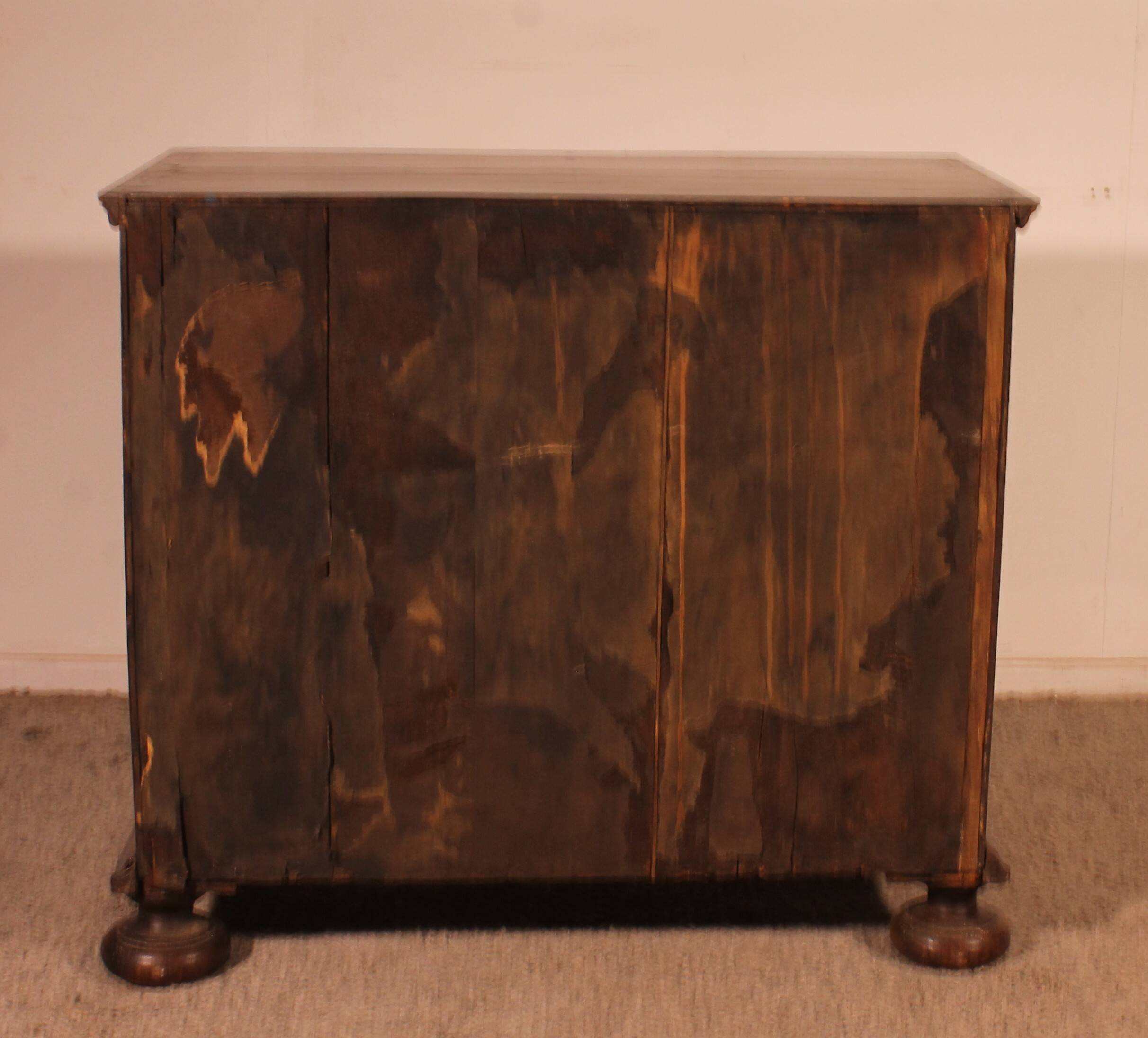 17th century William and Mary walnut chest of drawers