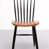 Set off 7 spindle back dining chairs, 1960s