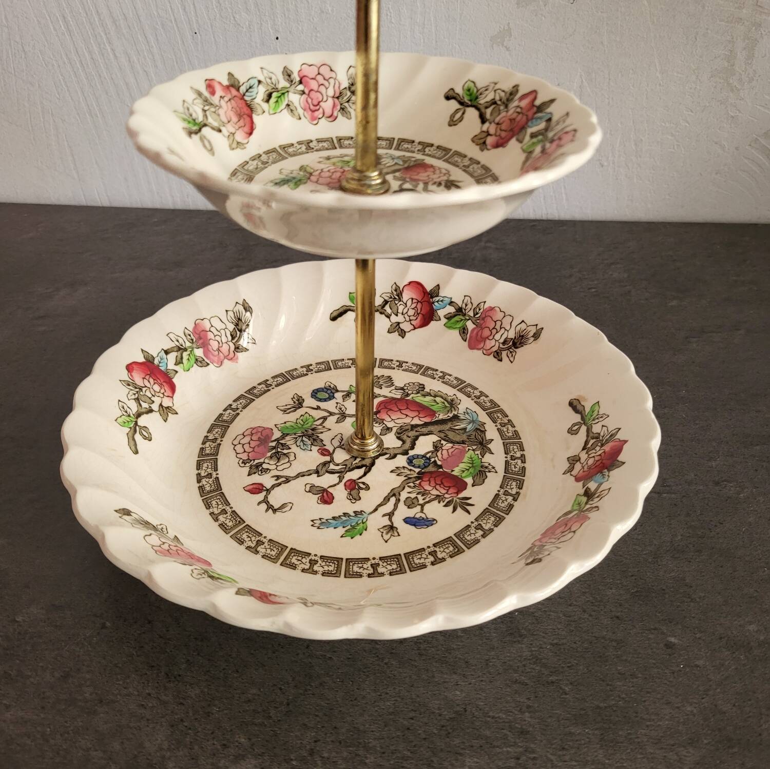 Myott porcelain cake stand in excellent condition.