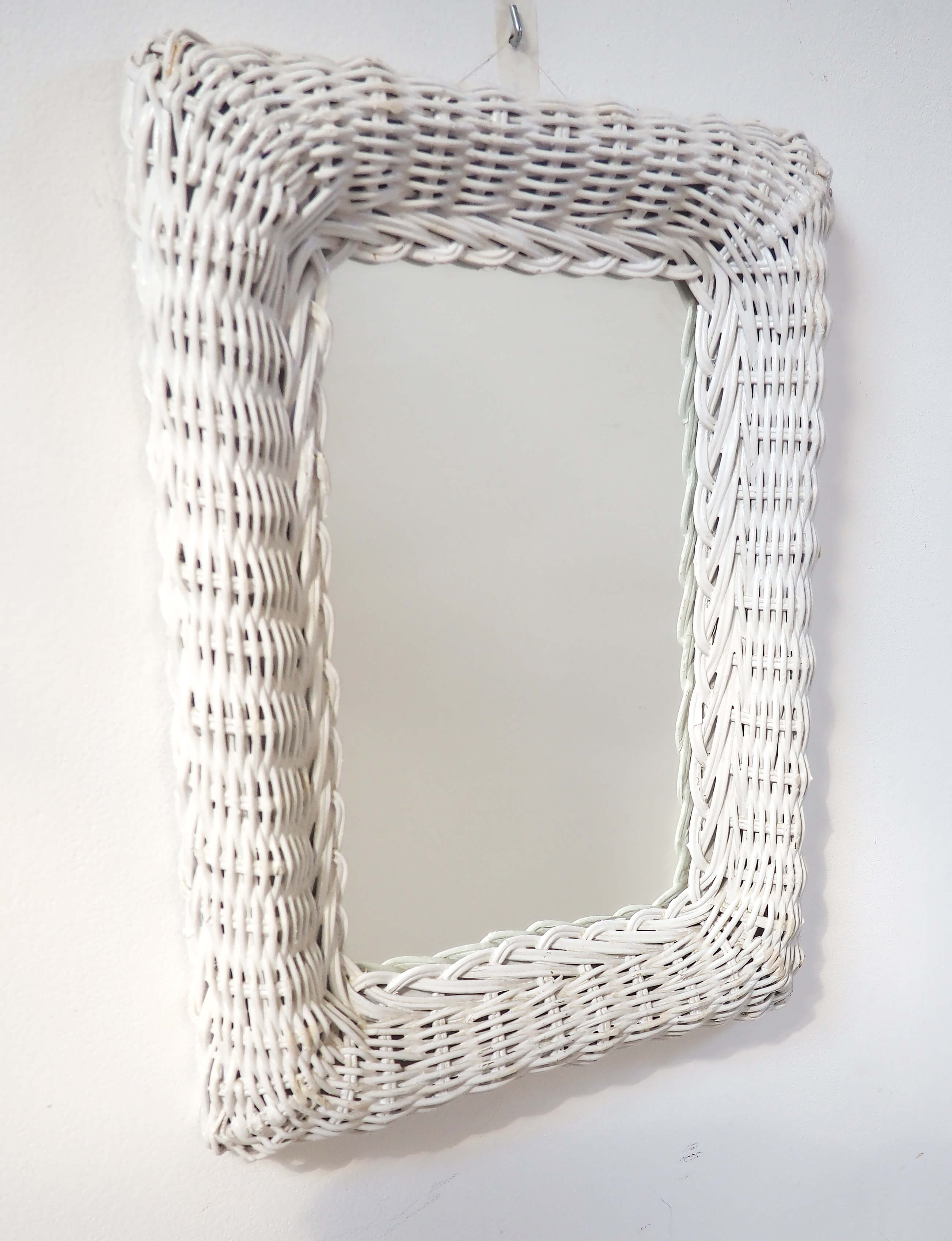 White rattan mirror 27x40cm