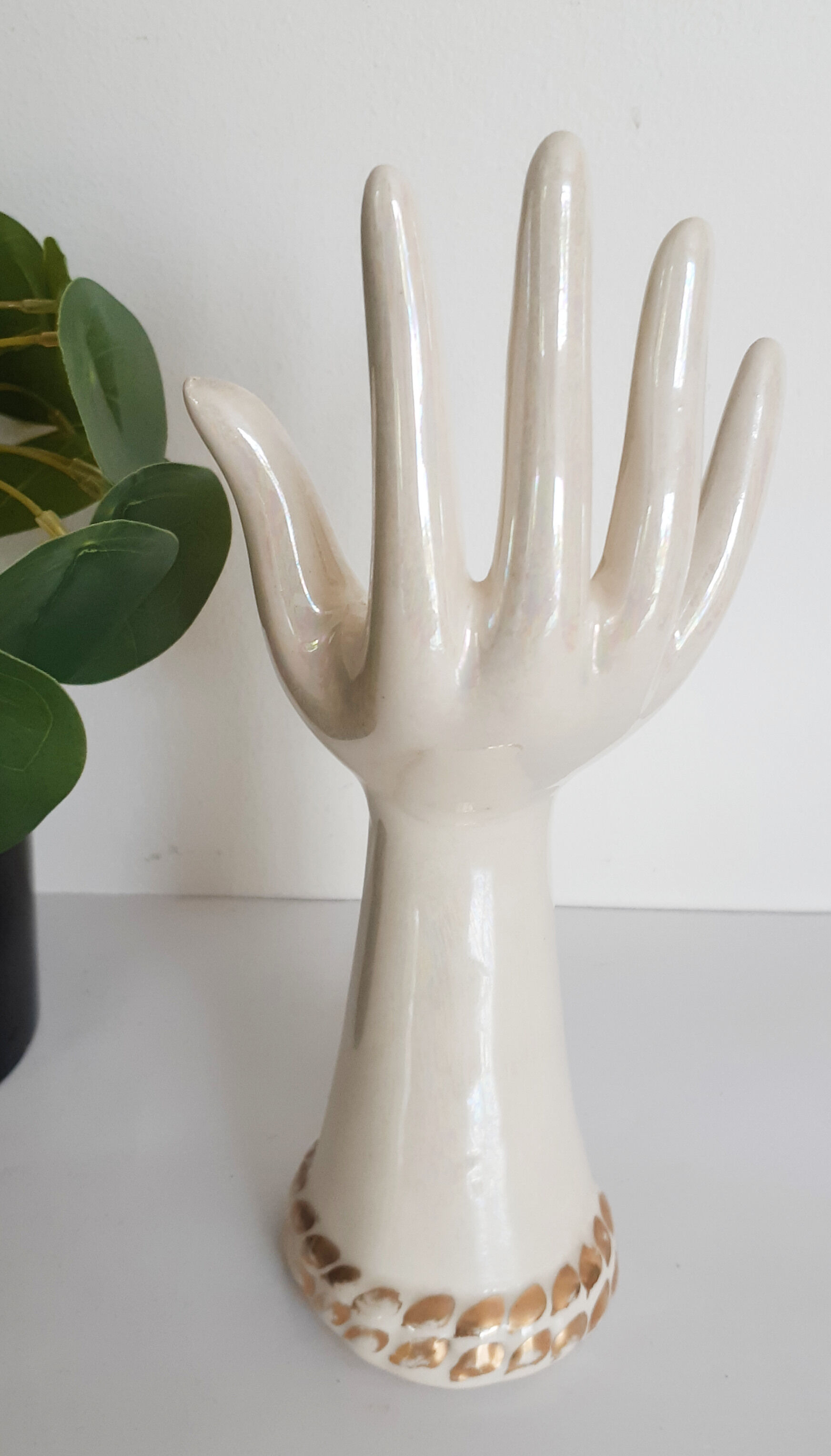 Baguier , soliflore , in pearly porcelain and gold