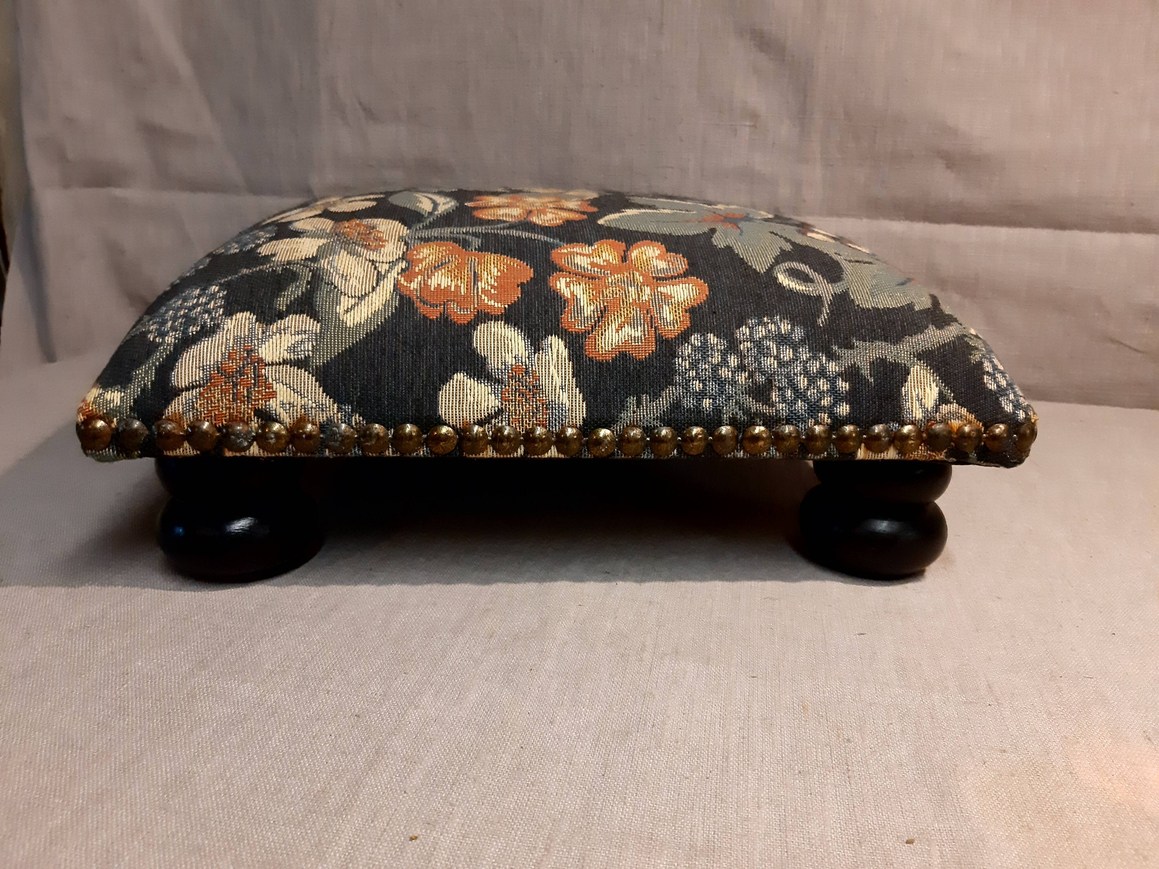 Floral foot rest